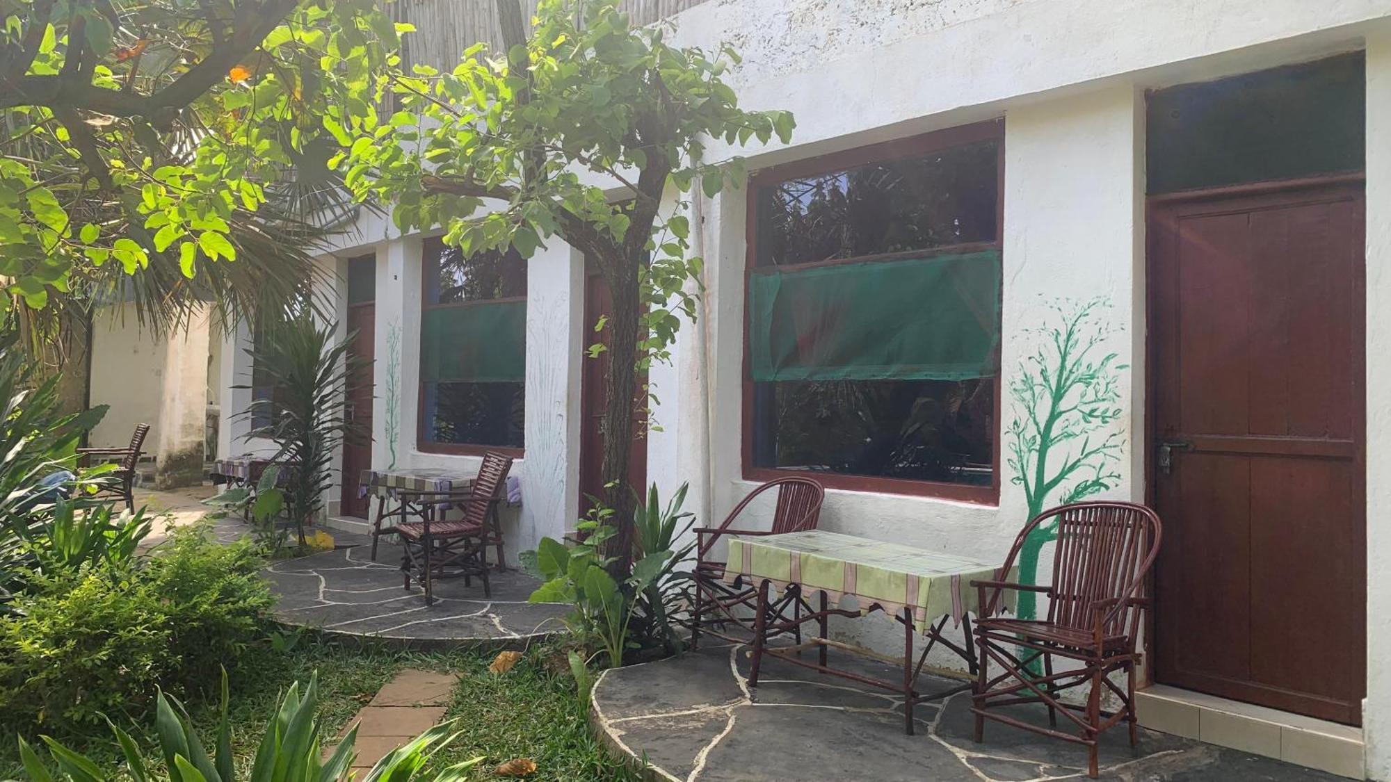 Diani Hostel Diani Beach Buitenkant foto