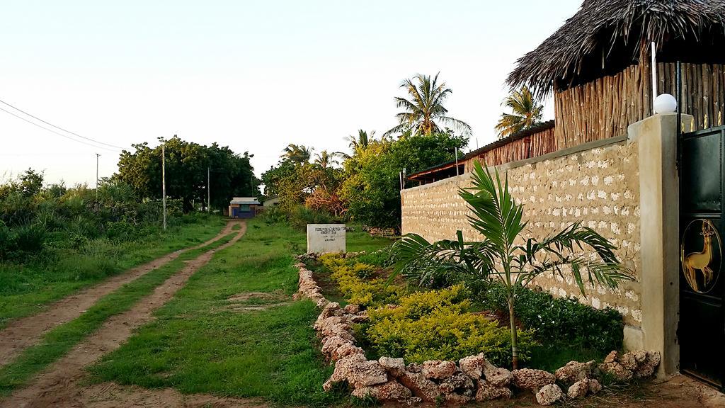 Diani Hostel Diani Beach Buitenkant foto