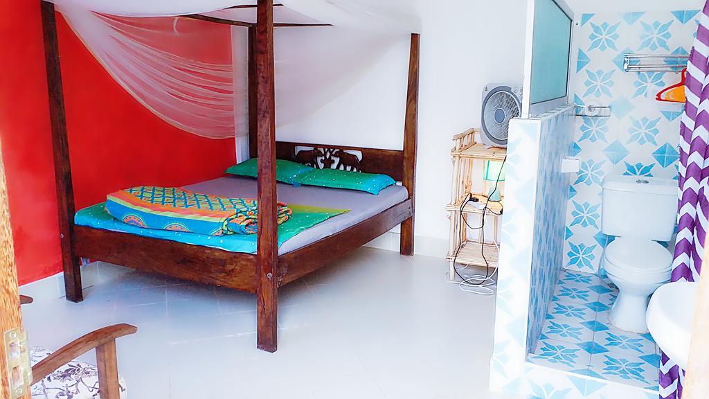 Diani Hostel Diani Beach Buitenkant foto