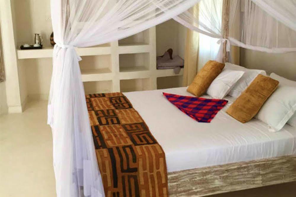Diani Hostel Diani Beach Buitenkant foto