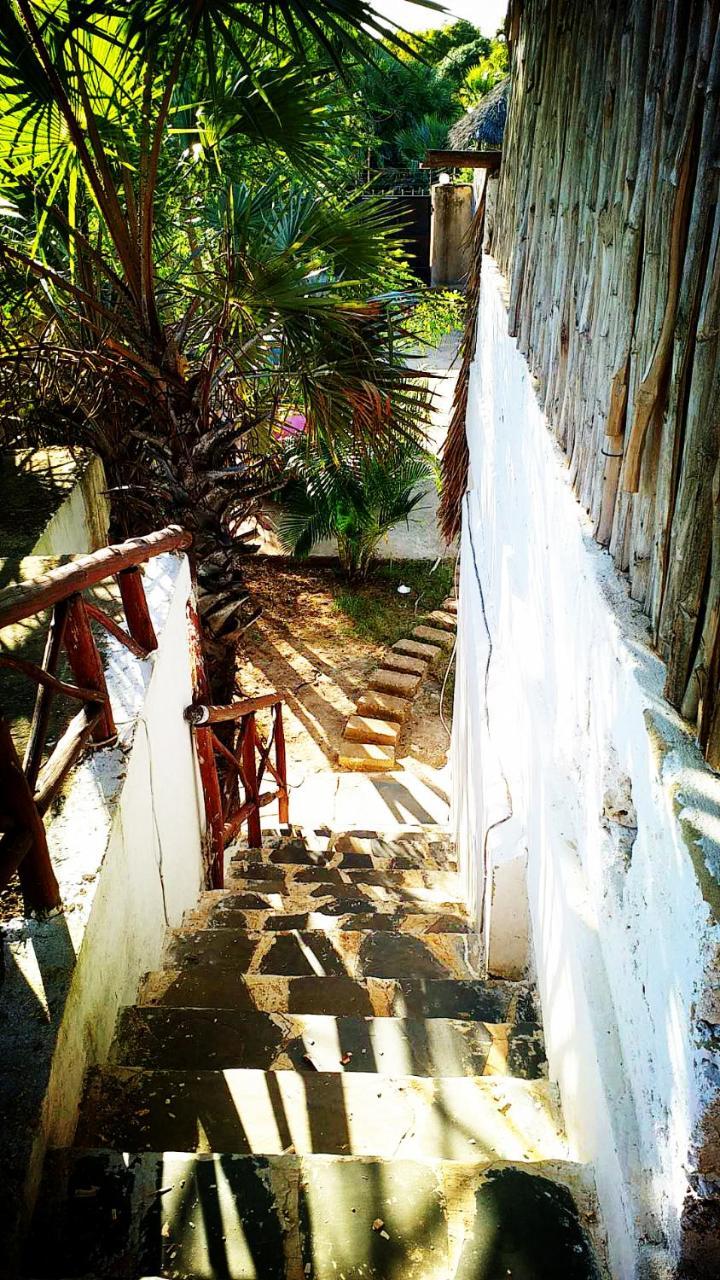 Diani Hostel Diani Beach Buitenkant foto