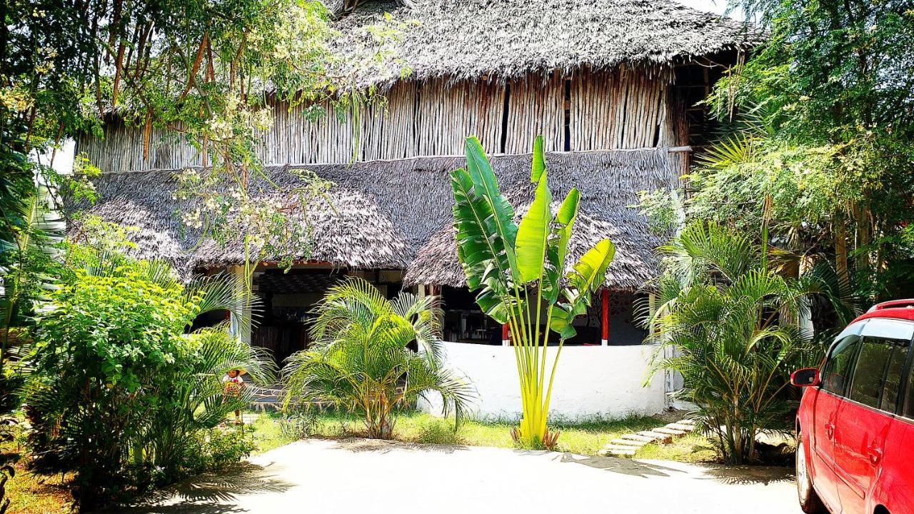 Diani Hostel Diani Beach Buitenkant foto
