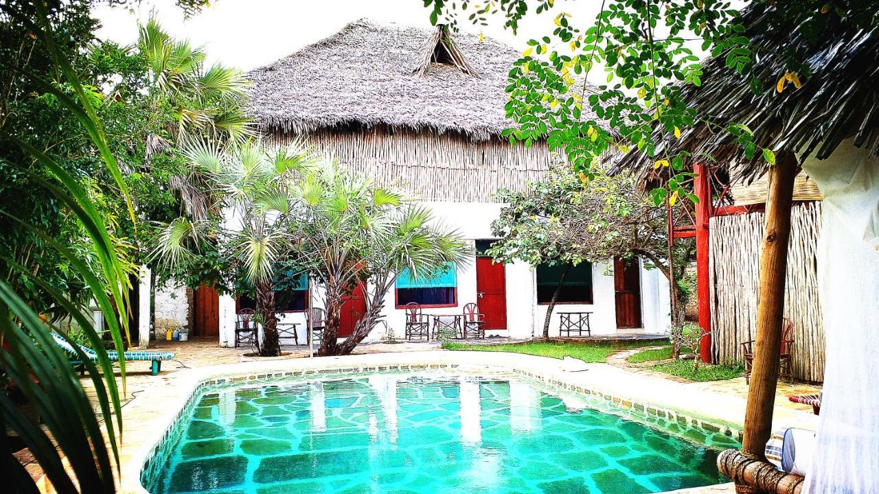 Diani Hostel Diani Beach Buitenkant foto