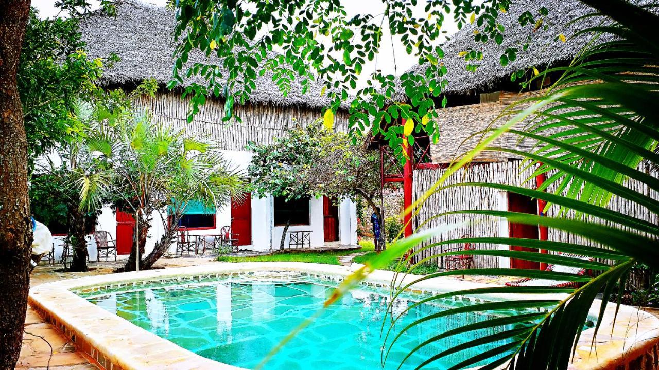 Diani Hostel Diani Beach Buitenkant foto