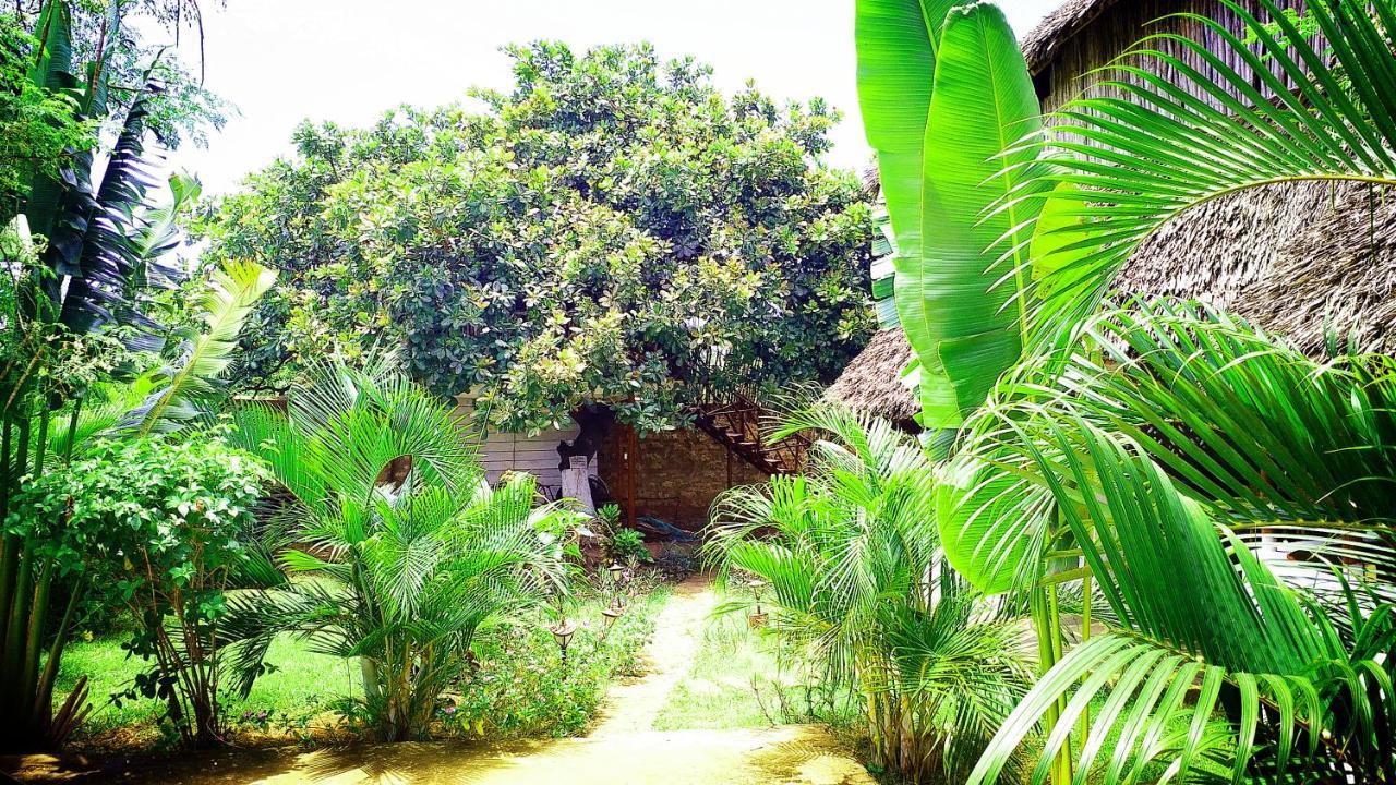 Diani Hostel Diani Beach Buitenkant foto