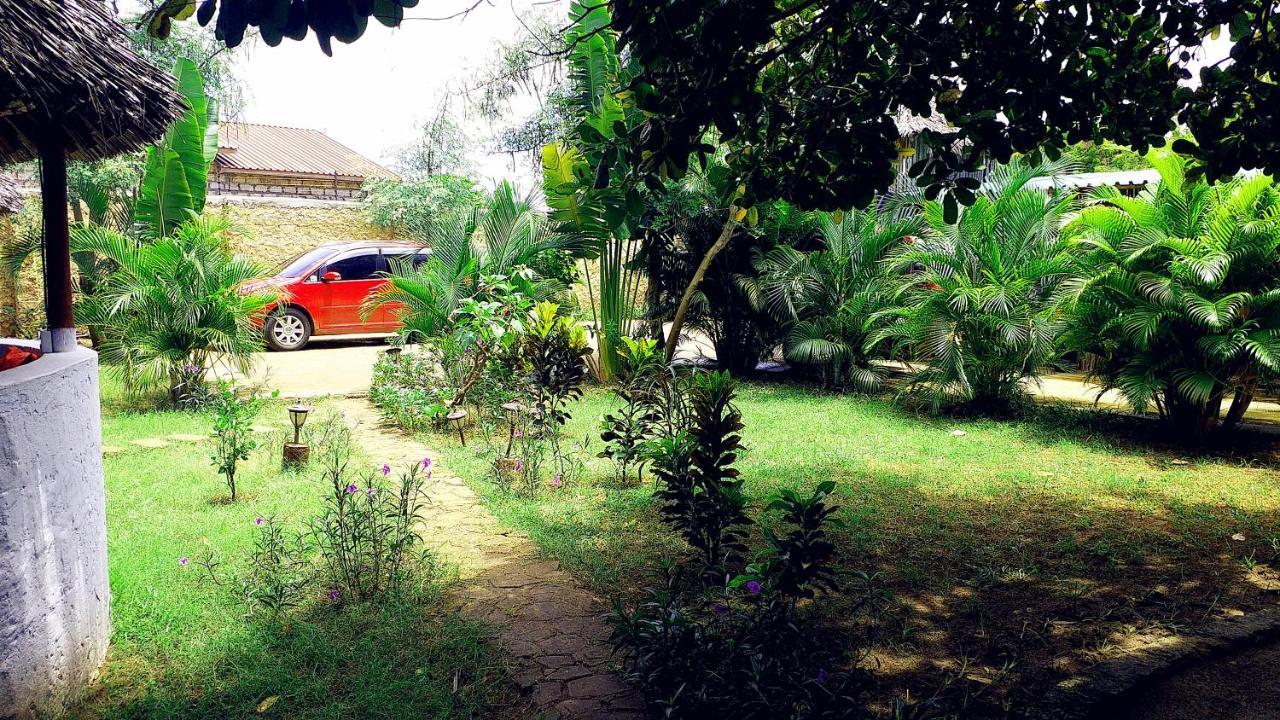 Diani Hostel Diani Beach Buitenkant foto