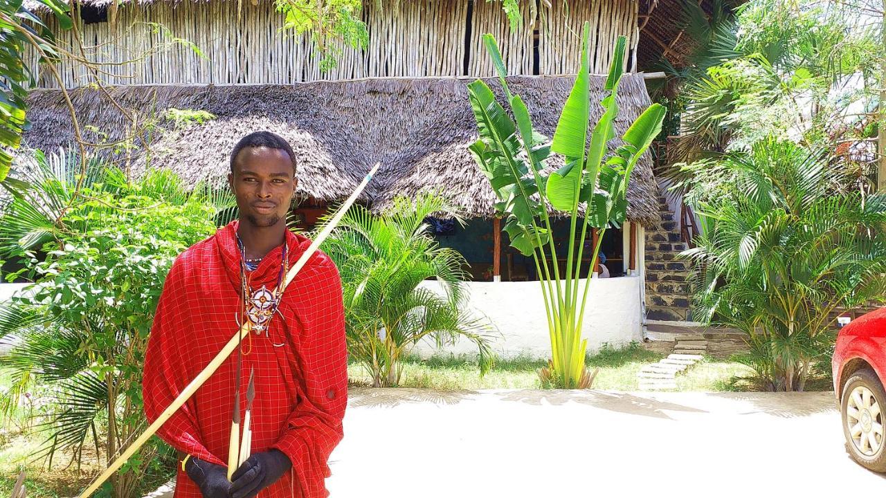 Diani Hostel Diani Beach Buitenkant foto